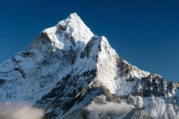 Vacker utsikt över mount Ama Dablam — Stockfoto