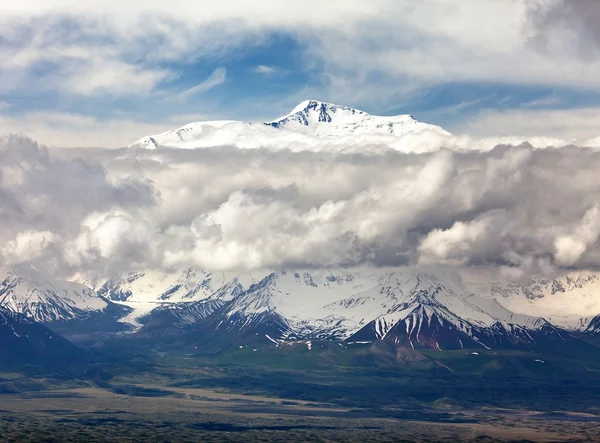 Panoramic view of Lenin Peak from Alay range — Stock Photo, Image