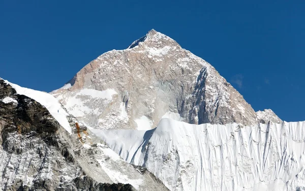 曲贡玛拉山马卡鲁峰 (8463 米) 视角传递 — 图库照片