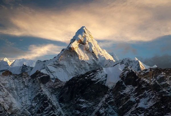 Ama dablam everest ana kampı giderken