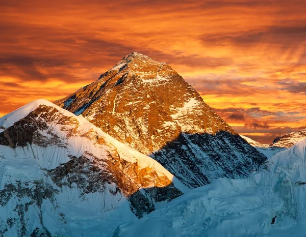 Abendliche Ansicht des Mount Everest von kala patthar — Stockfoto