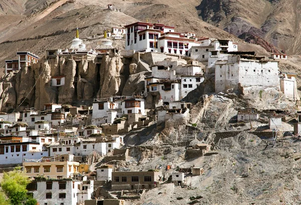 Lamayuru gompa - boeddhistisch klooster in de indus-vallei — Stockfoto