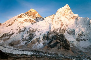 Everest'in görünümünden kala patthar akşamlar