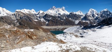 Herhangi bir zamanda, Lhotse, Makalu ve Renjo La Gokyo gölden geçmek