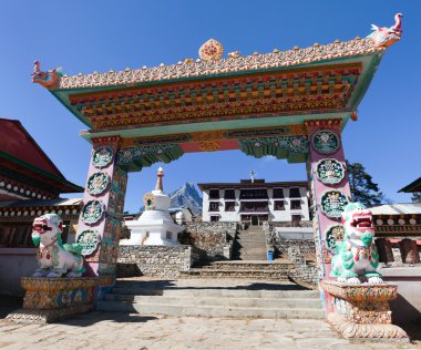 Tengboche Gompa veya manastır için ağ geçidi