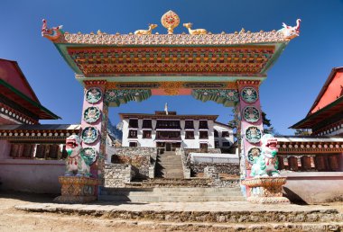 Tengboche Gompa veya manastır için ağ geçidi