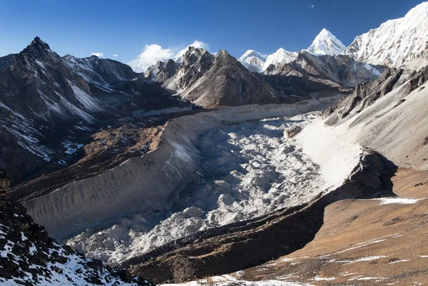 Nuptse glacier from chhukhung Ri view point — 图库照片