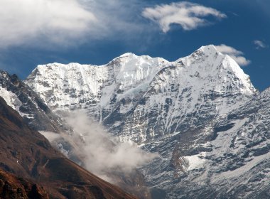 Bağlama Kusumkhang Karda veya Kusum Khangkaru