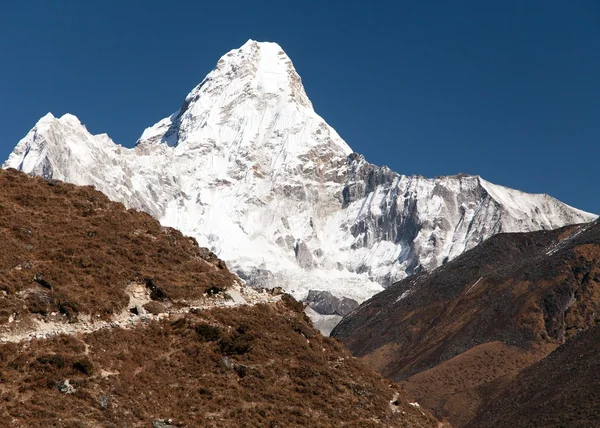 Ama Dablam - strada per il campo base dell'Everest - Nepal — Foto Stock