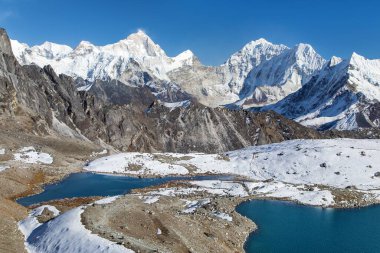 Kongma La Geçidi 'ndeki Makalu Dağı' nın panoramik manzarası, Everest ana kampı, Khumbu Vadisi, Sagarmatha ulusal parkı, Nepal Himalaya dağı...