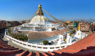 Boudha, Bodhnath veya Boudhanath dua bayraklarıyla, Katmandu şehrinin en büyük Budist budisti, Nepal 'deki Budizm