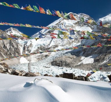 Mountt Everest, View from Mount Everest base camp and prayer flags, sagarmatha national park, Khumbu valley, solukhumbu, Nepal Himalayas mountains