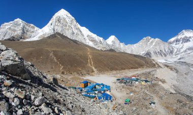 Gorak shep köyü, Everest Dağı 'na yakın bir köy ve Kala Patthar dağı ve Pumori tepesi, Khumbu vadisi, Solu khumbu, Khumjung, Nepal Himalaya dağı.
