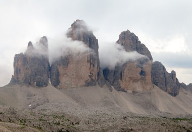Drei Zinnen veya Tre Cime di Lavaredo
