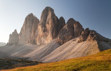 Drei Zinnen veya Tre Cime di Lavaredo, İtalyan Alpleri