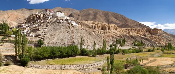 Lamayuru gompa - buddhistický klášter v údolí Indu — Stock fotografie