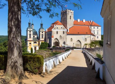 Vranov nad dyji kalesi, Güney Moravya, Çek Cumhuriyeti 'ndeki gotik rönesans ve barok kalesine giriş.