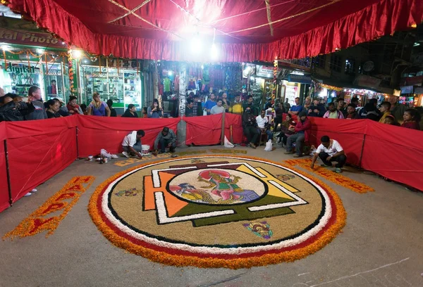 Nepalese people painting art during festival — Stock Photo, Image