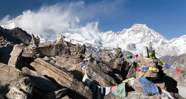 Panoramik mount Cho Oyu ve mount Gyachung Kang — Stok fotoğraf