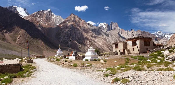 Village in Suru valley, Nun Kun Range - Indian Himalayas — Stock Photo, Image