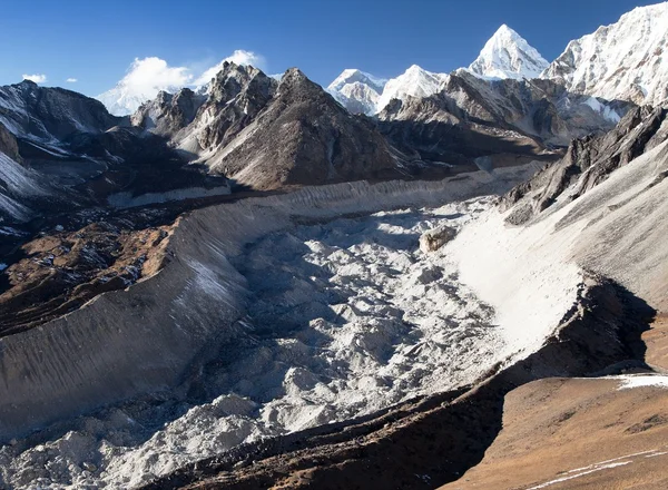 Glaciar Nuptse desde el punto de vista de Chhukhung Ri — Foto de Stock