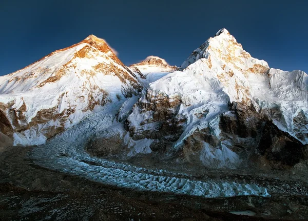 Noční pohled na Mount Everest, Lhotse a Nuptse — Stock fotografie