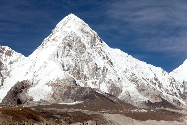 Vue sur le Mont Pumo Ri et Kala Patthar — Photo