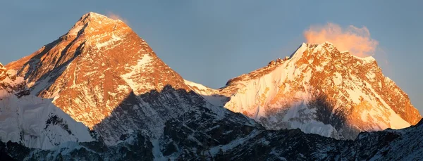 Vista panorámica del Everest y Lhotse desde el valle de Gokyo —  Fotos de Stock