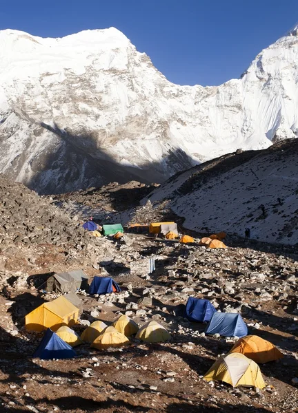 Temel kampı, Island Peak (Korece Tse) Everest Dağı yakınlarında — Stok fotoğraf
