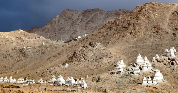 Stupas alrededor de Leh - Ladakh - India — Foto de Stock