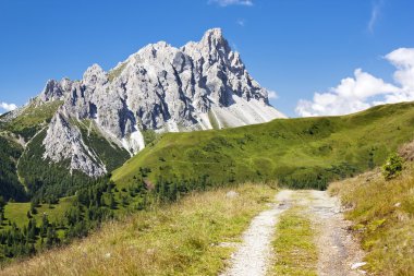 Crode Dei Longerin Alpi Carniche kırsal yol ile-