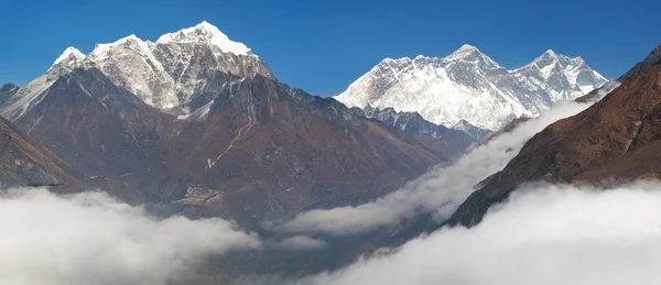 Mount Everest, Nuptse rock face, Lhotse and Lhotse Shar — стокове фото