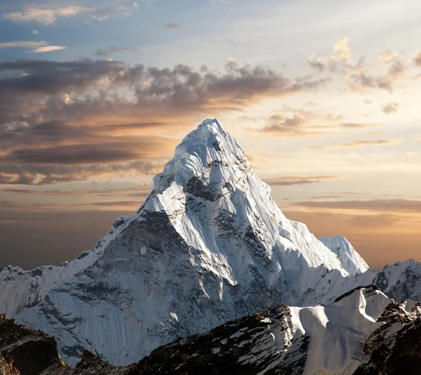 Ama Dablam a caminho do acampamento base do Everest — Fotografia de Stock