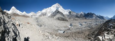Panoramik khumbu buzul, Nuptse ve Pumo RI
