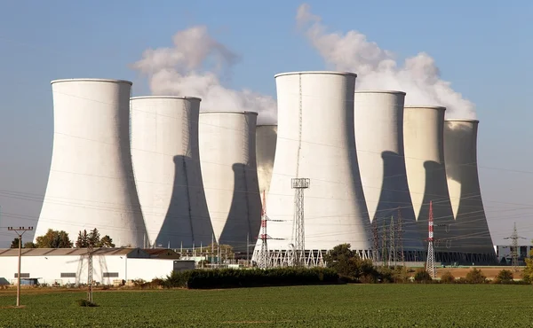 Атомної електростанції Jaslovske Bohunice - Словаччина — стокове фото