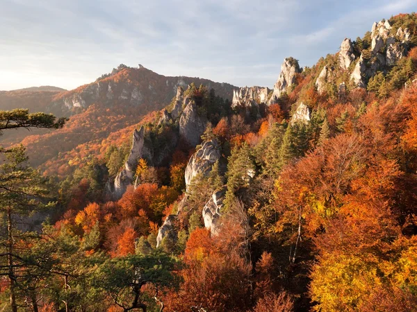 Sulov klippiga bergen - sulovske skaly - Slovakien — Stockfoto