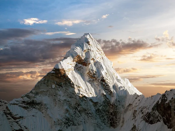 Ama Dablam camino al campamento base del Everest —  Fotos de Stock