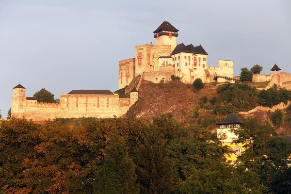 Trencinsky hrad o castillo de Trencin — Foto de Stock