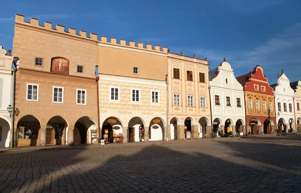 Kväll röd färgade över Telč eller Teltsch town torget — Stockfoto