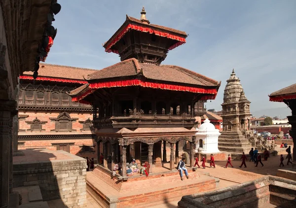 Temples of Durbar Square with people in Bhaktapur — Φωτογραφία Αρχείου