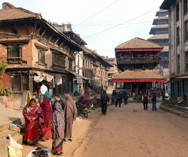 Temples of Durbar Square with people in Bhaktapur — Stock Photo, Image