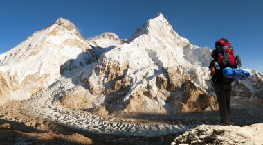 Everest görünümünü turist ile akşam