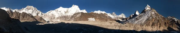 Geleira de Ngozumba e monte Everest, Nepal — Fotografia de Stock