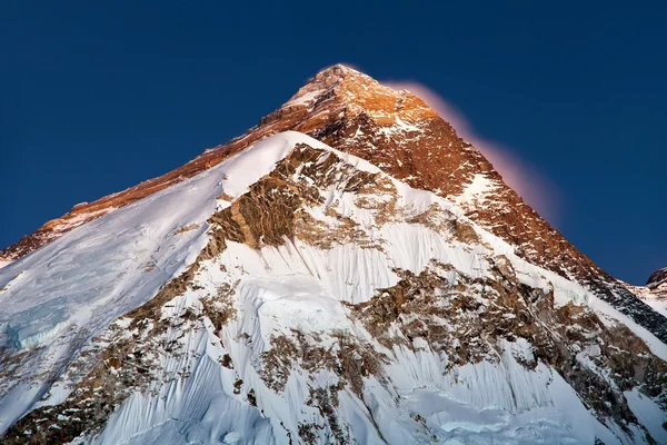 每夜视图顶部登上珠穆朗玛峰 — 图库照片