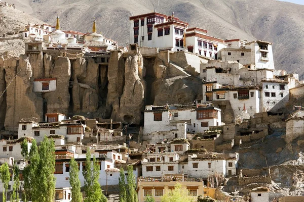 Lamayuru gompa - buddhistický klášter v údolí Indu — Stock fotografie