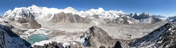 Beautiful panoramic view of Mount Cho Oyu and Everest — Stock Photo, Image