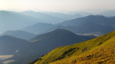 Dumanlı ufuklar mavi tonları
