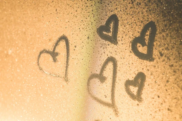 Hearts inscripted on the sweaty glass — Stock Photo, Image