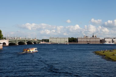 Neva ve Palace setin Trinity köprüden görünümünü St. Petersburg