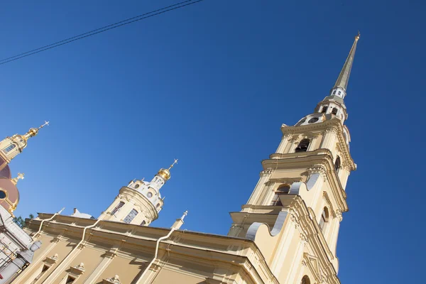 サンクトペテルブルク、ピーターと Paul の要塞、大聖堂の黄金色の尖塔 — ストック写真